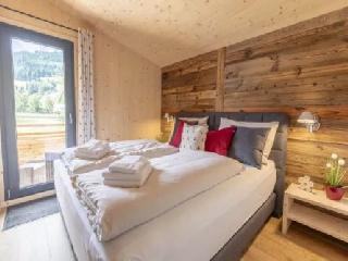 ÚJ PÁLYASZÁLLÁS apartmanok Kreischbergen! - 6=7 AKCIÓ! 1 éj INGYENES!
2022. 11. 26. - 12. 23. között

-5% KEDVEZMÉNY a táblázatban szereplő árakból!
10% kedvezmény a helyi Intersport síkölcsönzőben.